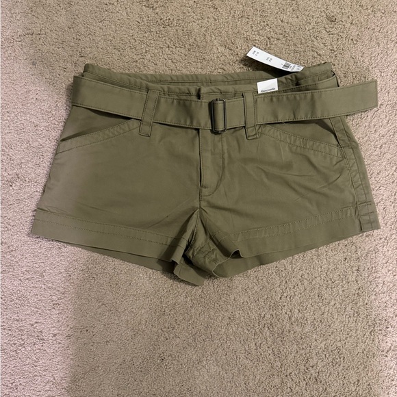 Abercrombie Mid Rise Utility Short - Picture 7 of 8